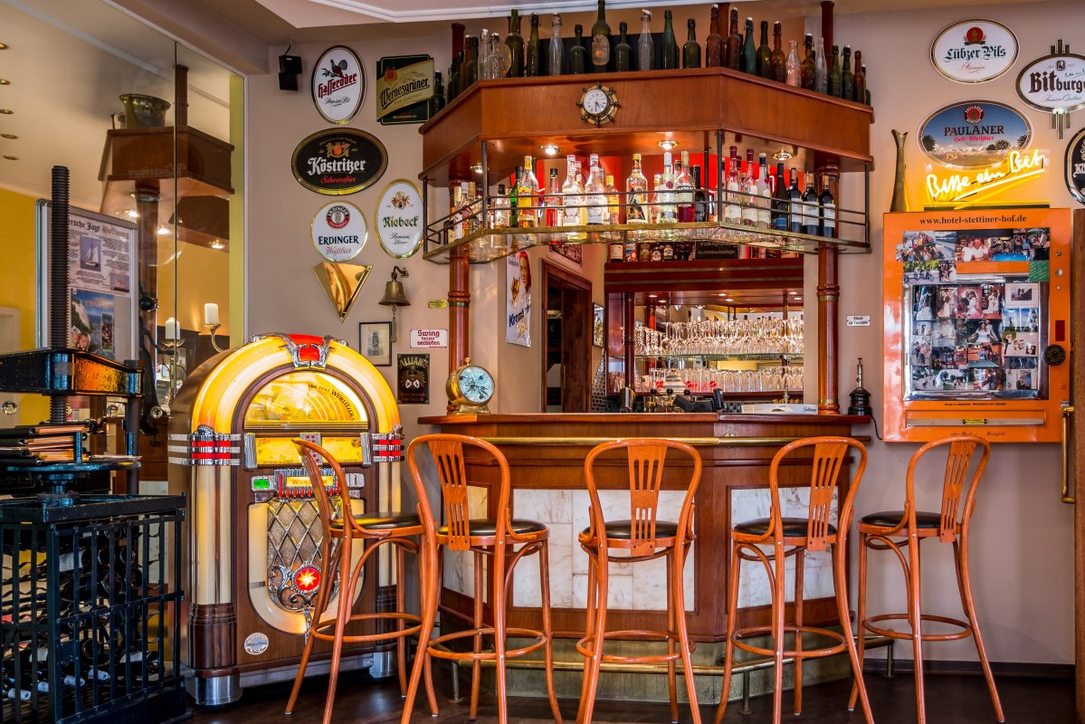 Sluit de avond af in een gezellige sfeer in de bar // © Stettiner Hof Sluit de avond af in een gezellige sfeer in de bar // © Stettiner Hof