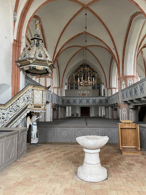 Kościół wiejski Saal wewnątrz, © Südliche Boddenküste