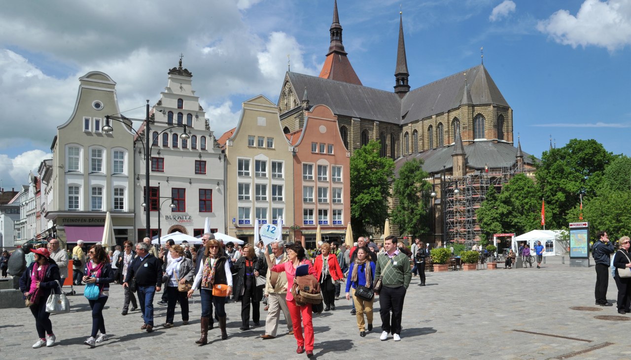 Zicht op de Mariakerk vanaf de Neuer Markt, © Joachim Kloock