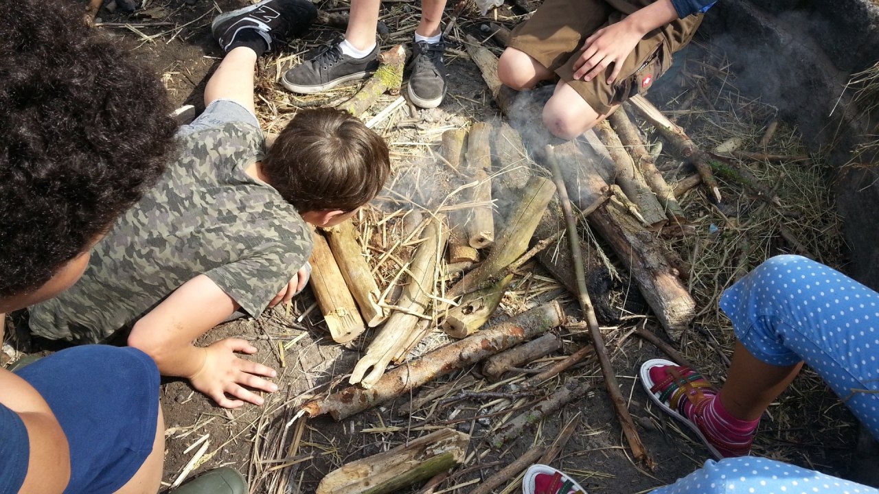 Vuurtje stoken, &copy; Jugendg&auml;stehaus "Graureiher"