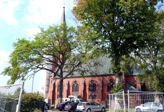 Au&szlig;enansicht der Kirche // &copy; Sabrina Wittkopf-Schade