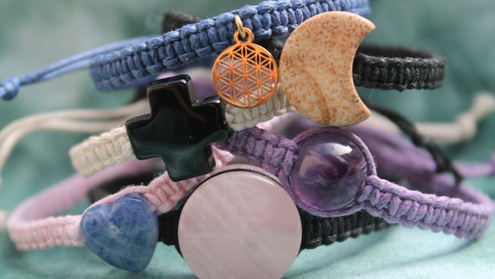 Gemstone & macram&eacute; bracelets, &copy; Emely Schulz