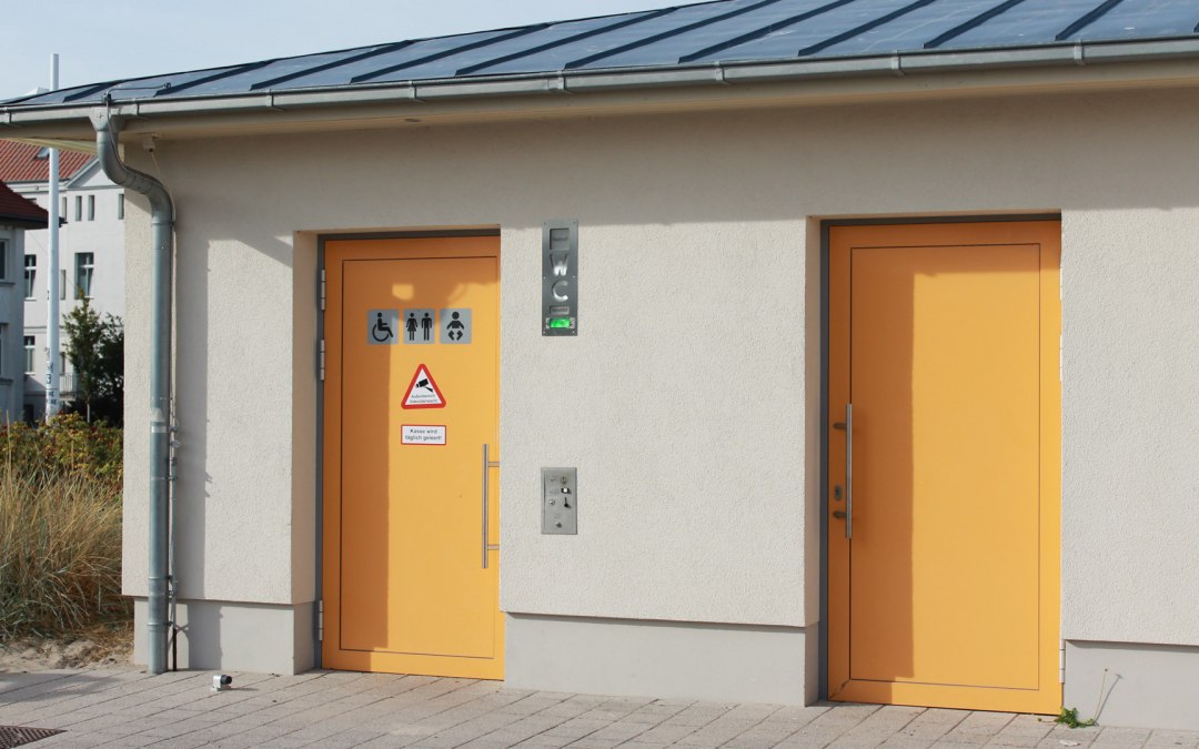 Drempelvrije toiletvoorzieningen bij strandopgang 6 in Warnemünde, © TZRW