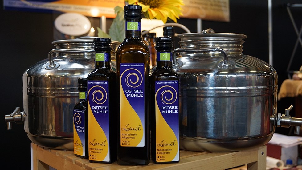 Cold-pressed oils from the Ostseem&uuml;hle - pure health! // &copy; Sabine Zaepernick