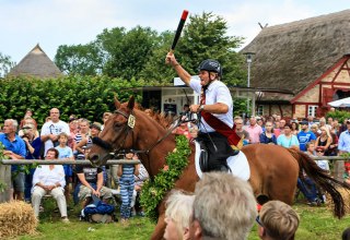 Altijd de moeite waard: de barrel knock-off! // &copy; Freilichtmuseum Klockenhagen