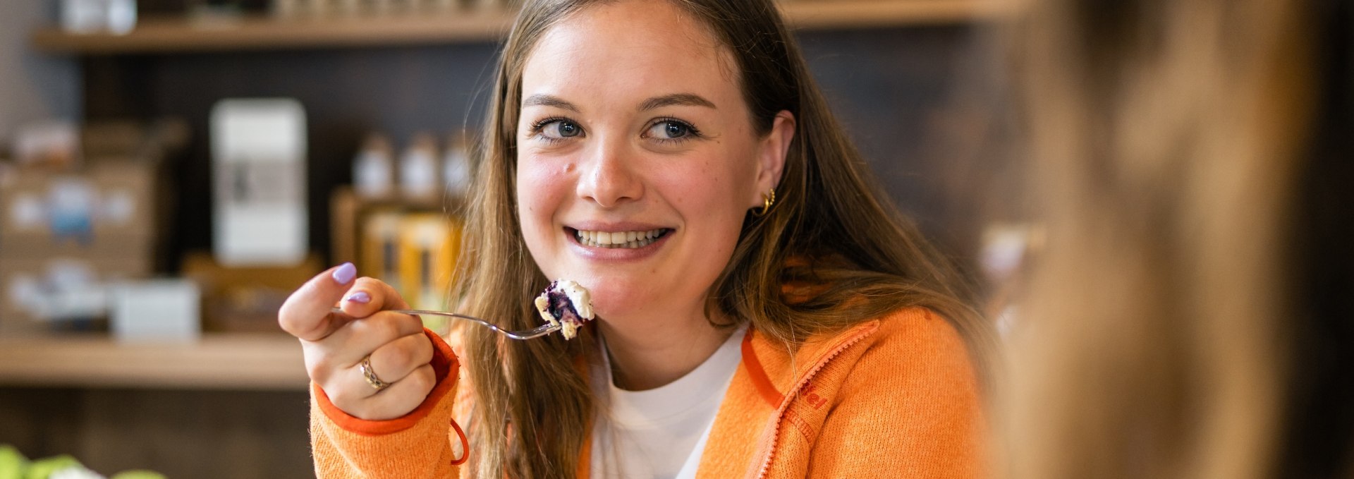 Heb je wel eens bosbessensoep geprobeerd? Bij de Blaubeerscheune in Eggesin wordt het traditioneel geserveerd met knoedels. De perfecte verfrissing voor onderweg, vindt Linda!, © TMV/Gross