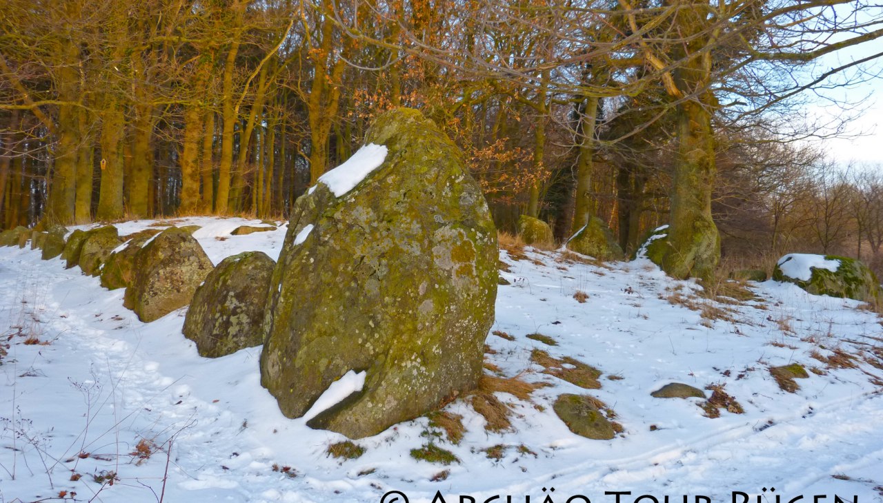 Megalityczny grobowiec Dwasieden z około 3000 r. p.n.e., &copy; Arch&auml;o Tour R&uuml;gen