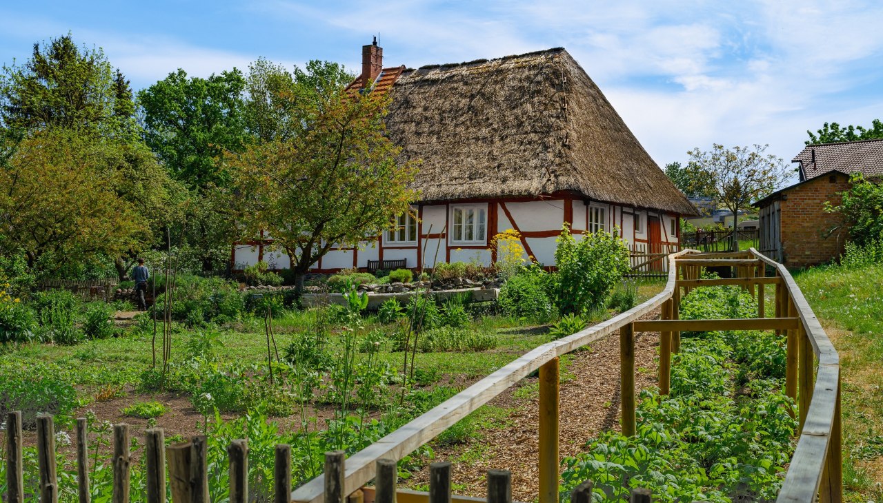 Openluchtmuseum Schwerin Mueß Tuin huis met rieten dak_3, © TMV/Tiemann Openluchtmuseum Schwerin Mueß Tuin huis met rieten dak_3, © TMV/Tiemann
