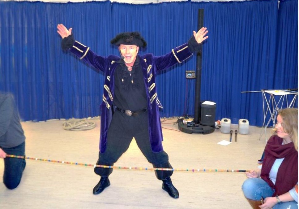 Chris de Flambö - Pirackie show, © Piratenshow-Ch-Flambö-2023.jpg