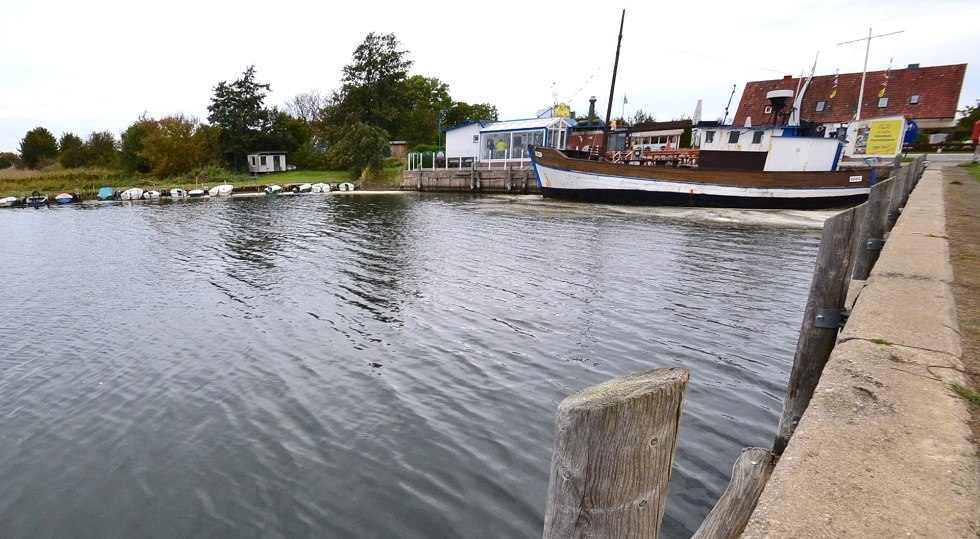 Small harbor in Kuhle on the Wieker Bodden., © Tourismuszentrale Rügen