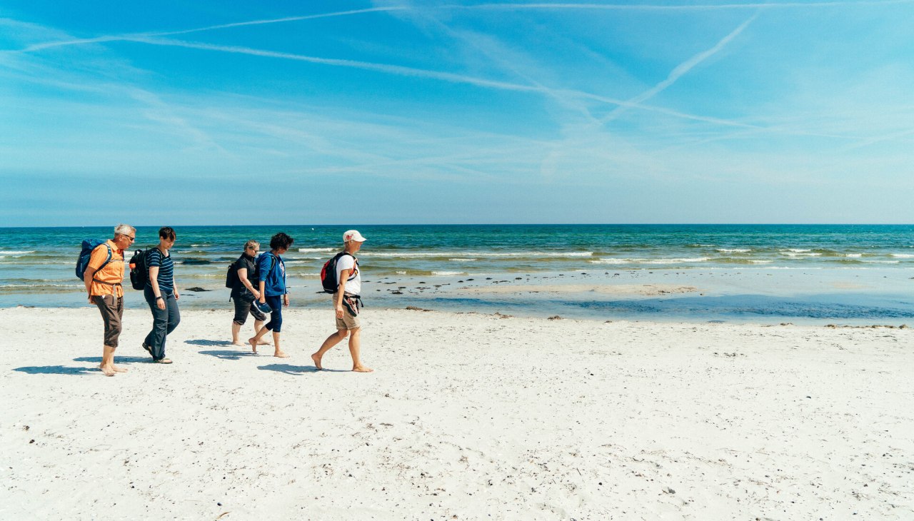 Wandelaars op het Prerow Oostzeestrand, © TMV/Petermann