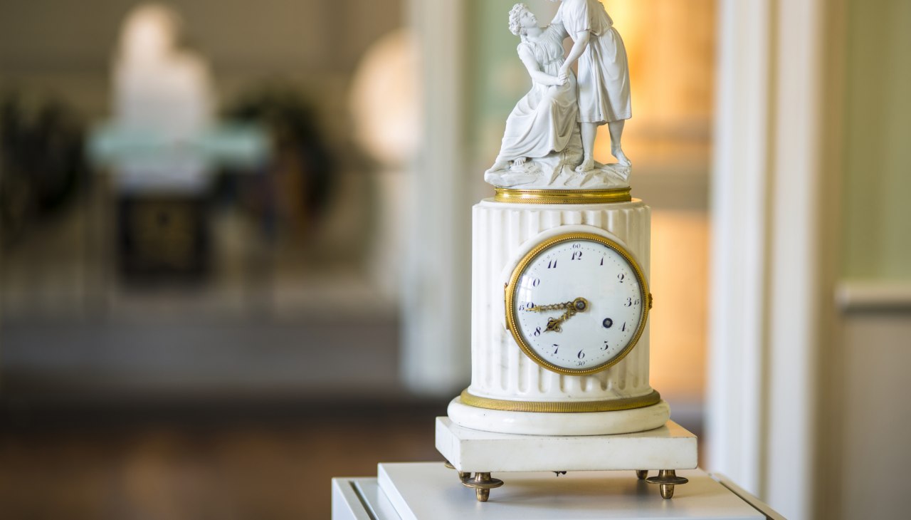 Baroque clock in the Luisen memorial in Hohenzieritz Castle, © SSGK MV / Timm Allrich Baroque clock in the Luisen memorial in Hohenzieritz Castle, © SSGK MV / Timm Allrich