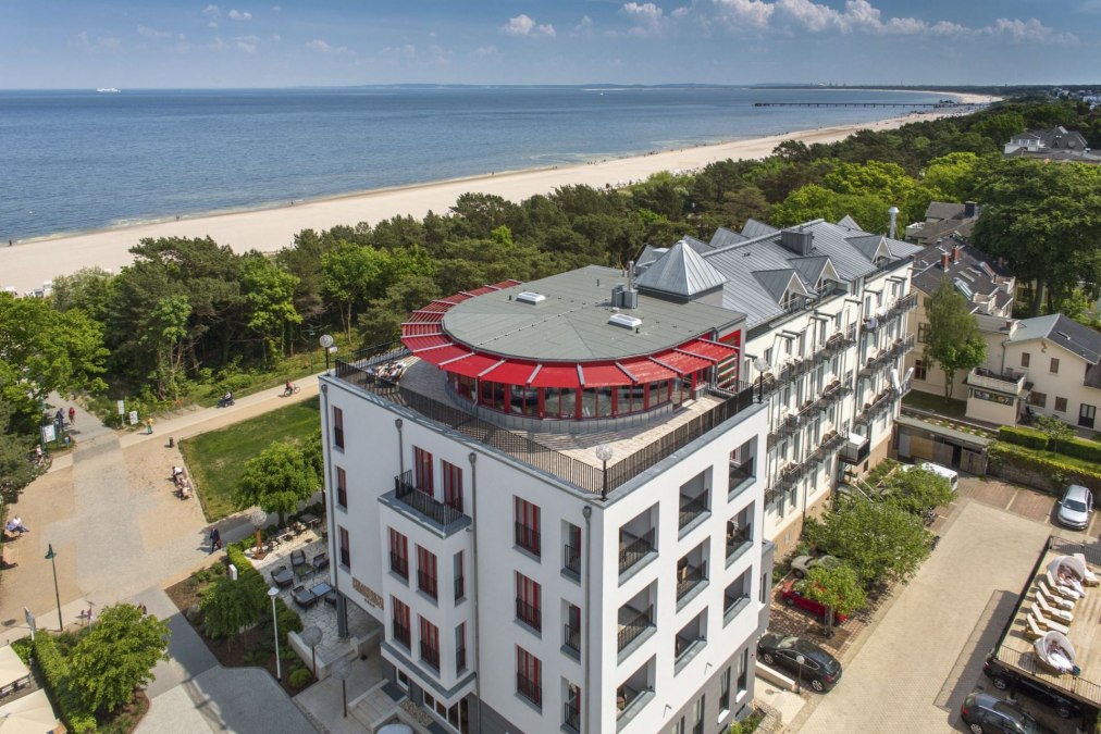 Hotel Strandhotel Heringsdorf położony jest bezpośrednio przy plaży, © Michael Knüppel