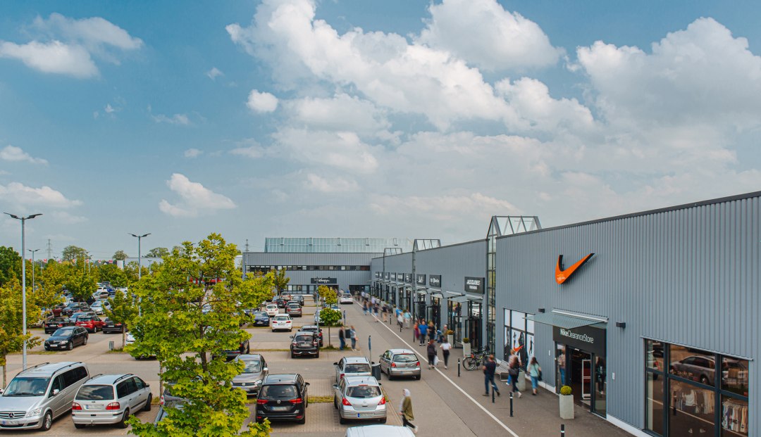 Uitzicht vanaf de Nike Clearance Store naar de buitenkant van de Hanse Outlet., © Outlet Evolution Services GmbH Uitzicht vanaf de Nike Clearance Store naar de buitenkant van de Hanse Outlet., © Outlet Evolution Services GmbH