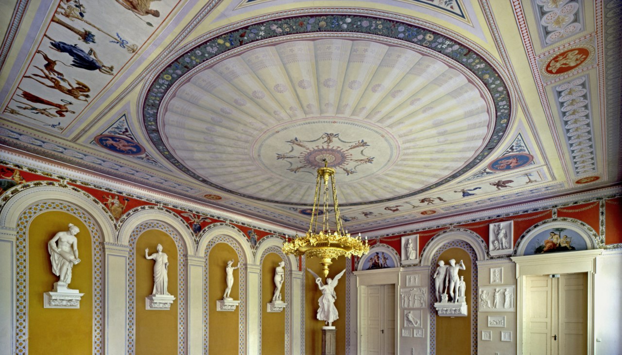 Widok na oranżerię w ogrodach pałacu Neustrelitz, © SSGK MV / Achim Bötefür Widok na oranżerię w ogrodach pałacu Neustrelitz, © SSGK MV / Achim Bötefür