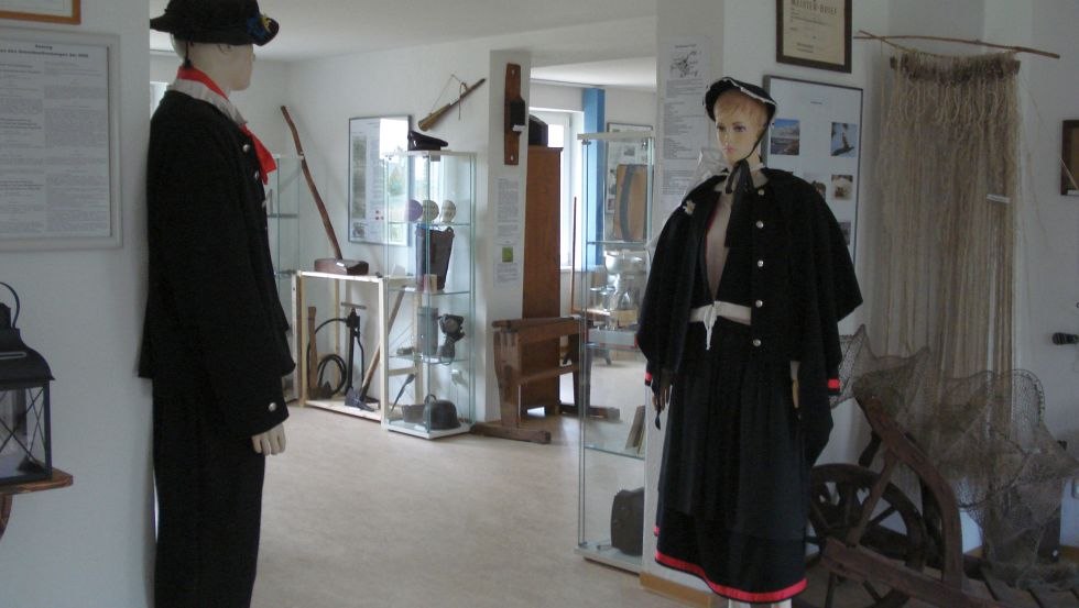 Poppen met traditionele klederdracht, © Franka Tredt Poppen met traditionele klederdracht, © Franka Tredt