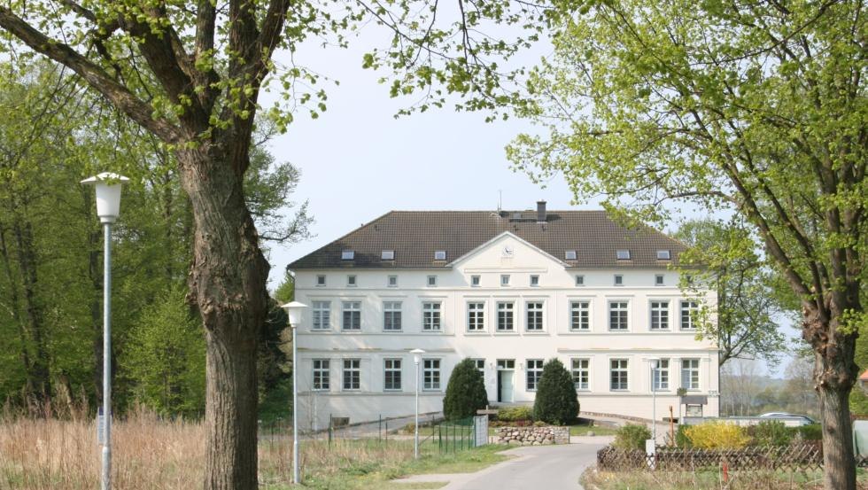 Zicht op het landhuis vanaf de toegangsweg, © Klaus-Dieter Bartsch