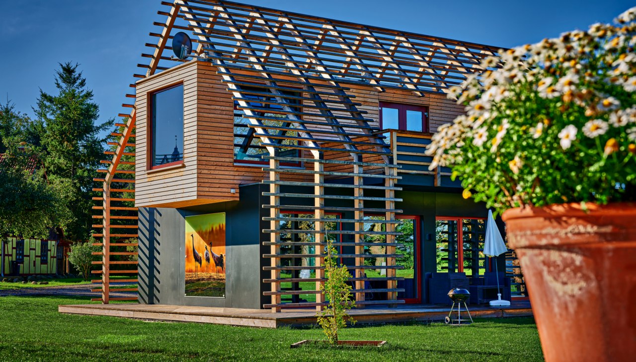 Moderne chalets op het terrein van kasteel Wendorf Amber, © Bernsteinreiter