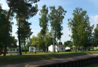 Strandnahe Ferienh&auml;user am Stettiner Haff // &copy; Touristinformation M&ouml;nkebude
