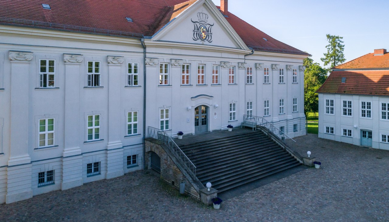 Exterior view of Hohenzieritz Castle, © SSGK MV / Funkhaus Creative Exterior view of Hohenzieritz Castle, © SSGK MV / Funkhaus Creative