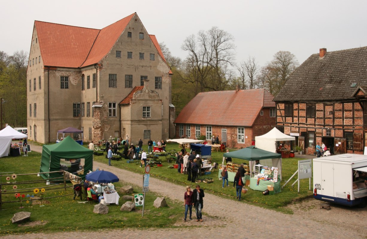 Spring market in Ludwigsburg near Greifswald // &copy; Archiv F&ouml;rderverein Schloss- und Gutshofanlage Ludwigsburg e. V.