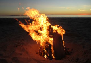 &copy; Feuer Strand pixabay.jpg