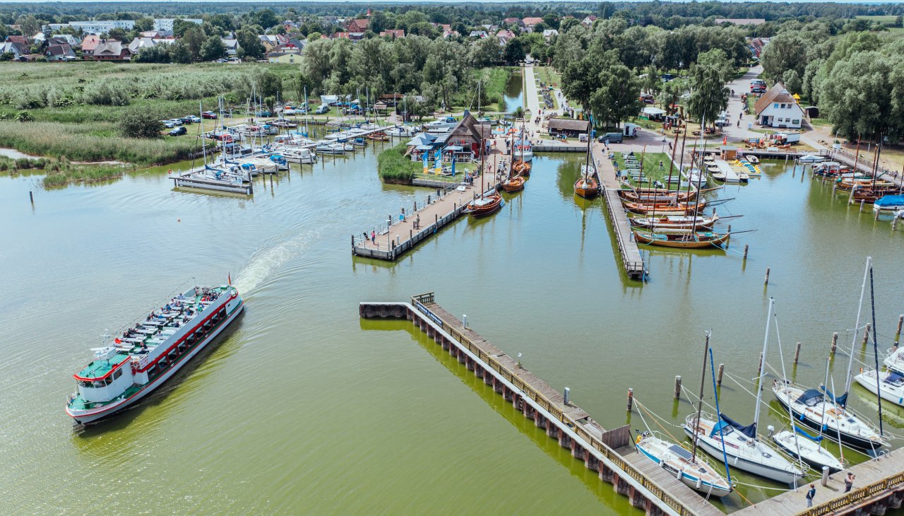 Widok na port Dierhagen z lotu ptaka, &copy; TMV/G&auml;nsicke