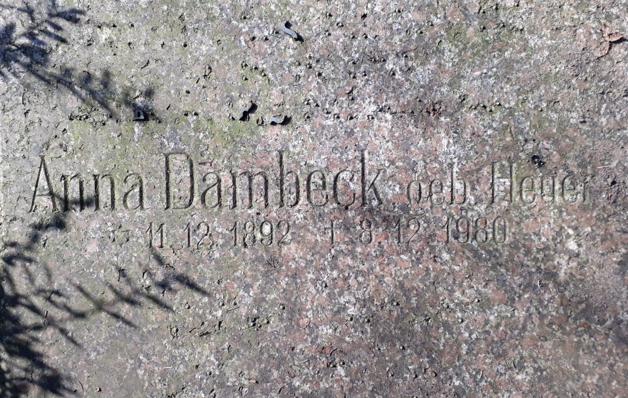 Gravestone at the St. Jürgen cemetery, © Angela Pfennig Gravestone at the St. Jürgen cemetery, © Angela Pfennig