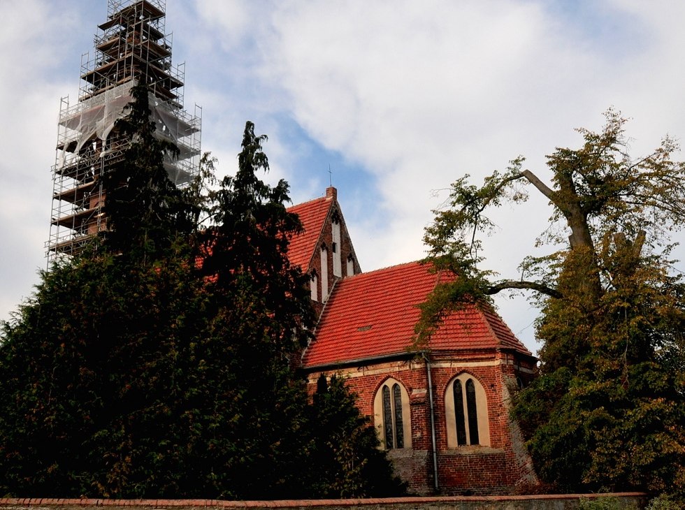 Kerk van Kasnevitz (momenteel in reconstructie), © Tourismuszentrale Rügen