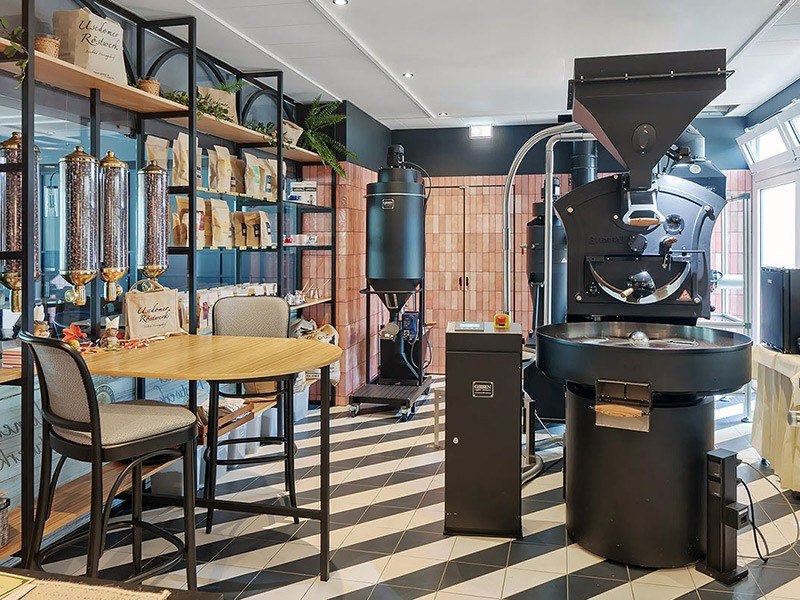 Roosterdemonstratie in de branderij van Usedom, © SEETELHOTELS