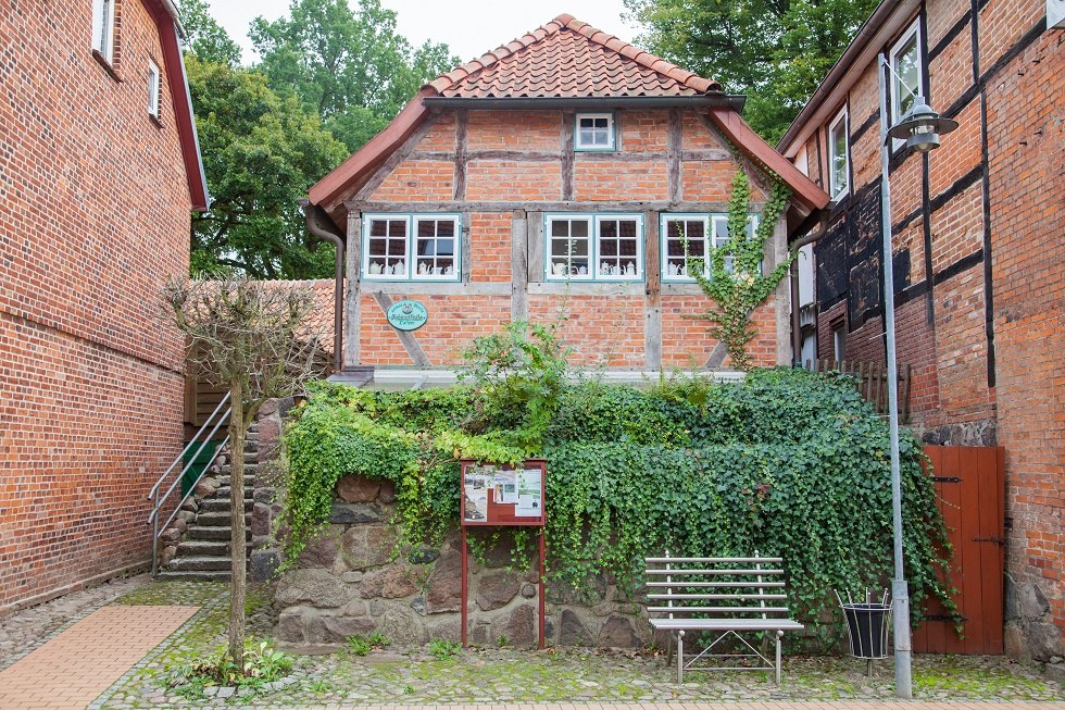 The courtyard on the side facing away from the street., © Frank Burger