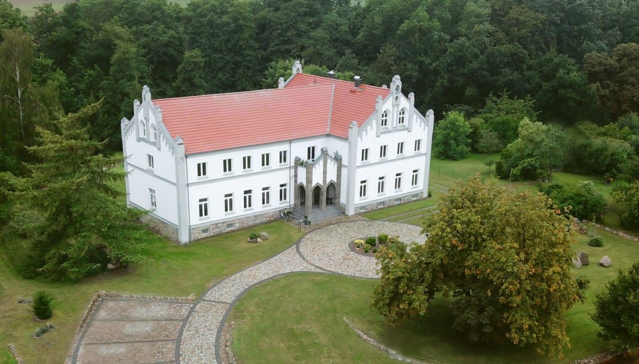 Widok dworu Levetzow z lotu ptaka, &copy; Herrenhaus Levetzow / Bernd L&uuml;skow