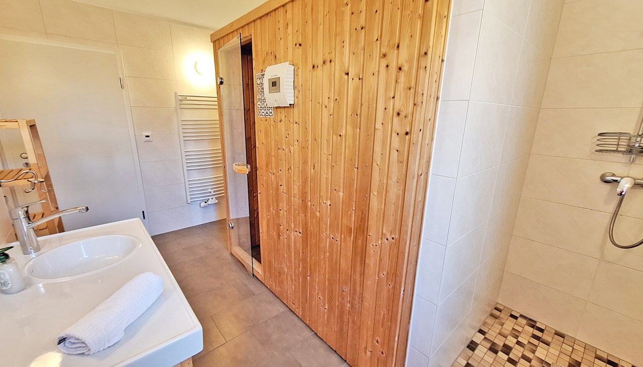 Wellness sauna bathtub // © BRINKMANNHAUS Wellness sauna bathtub // © BRINKMANNHAUS