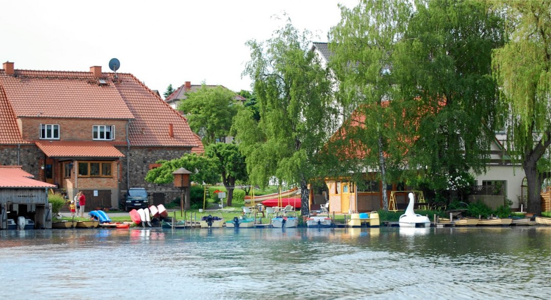Widok na jezioro Stacja Boots Berg, &copy; Frank Berg