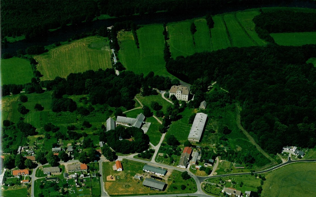 Manor, aerial view, © K-H. Bauer