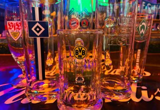 Bier und Fu&szlig;ball - eine gl&uuml;ckliche Ehe? // &copy; Sportsbar Allstars