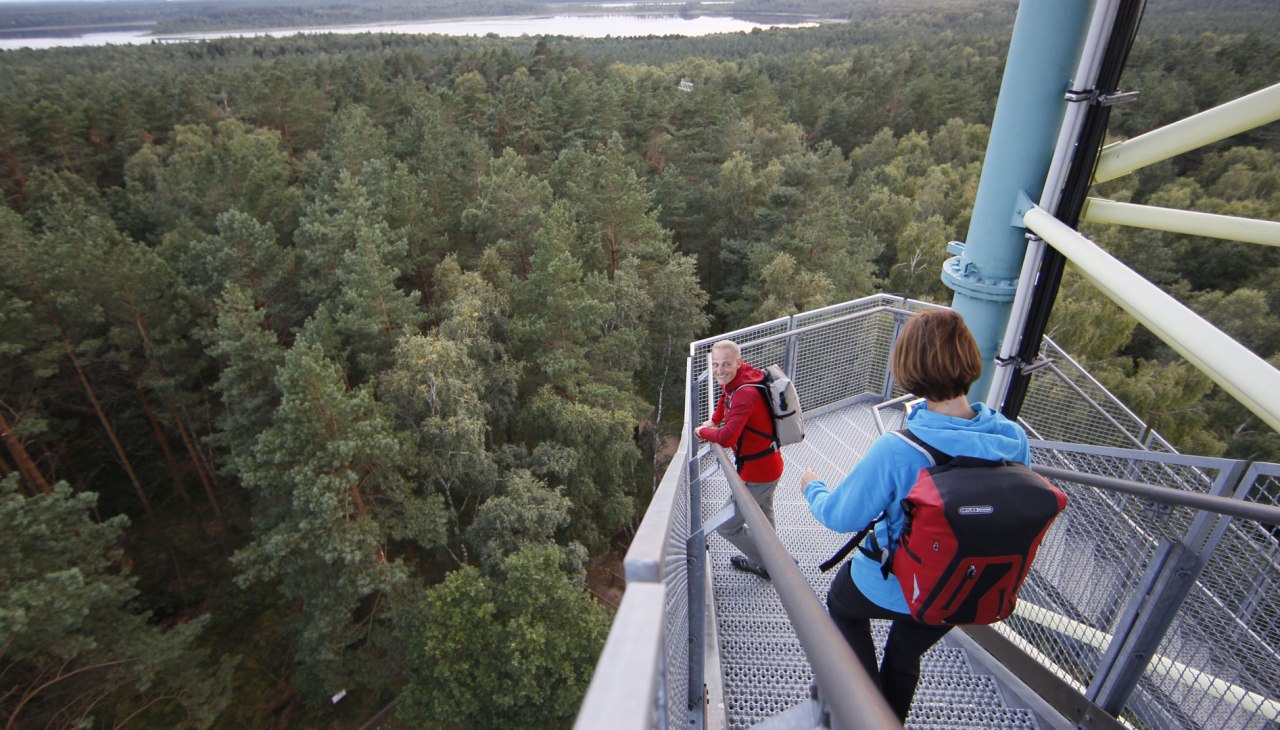 wanderpaerchen-auf-dem-kaeflingsbergturm, © TMVoutdoor-visions.com wanderpaerchen-auf-dem-kaeflingsbergturm, © TMVoutdoor-visions.com