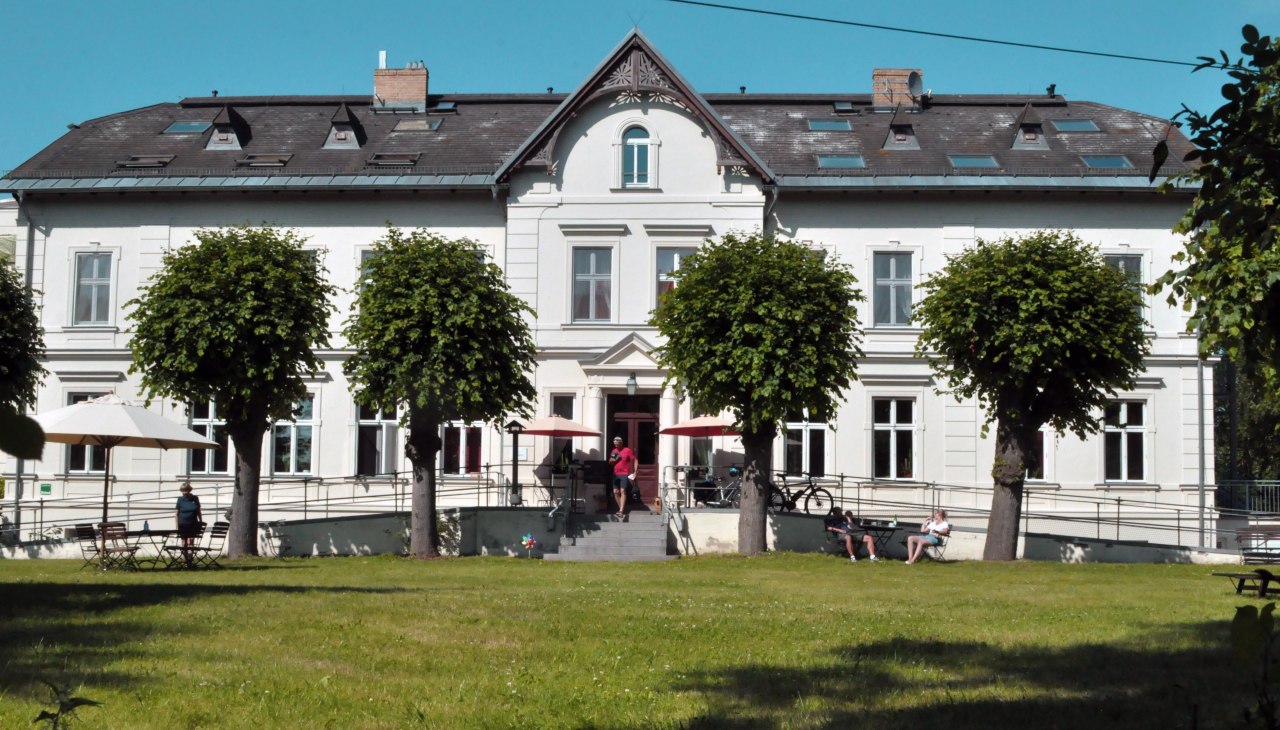 Gut Nisdorf - formerly a manor house, now an organic hotel - is also very happy to welcome café guests in our garden café. For our overnight guests - and also for day guests if booked in advance - we have a sumptuous breakfast buffet and dinner - all 100% organic. Give us a call!, © Achim Ecker