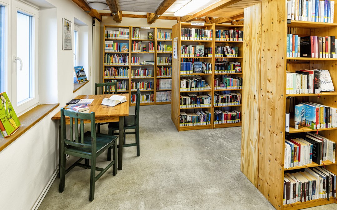 Bibliothek1_innen_2020 © Kurverwaltung Ahrenshoop, Foto Voigt & Kranz UG, © Voigt & Kranz UG