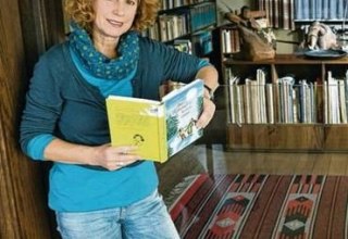 Heidi Greßmann im Arbeitszimmer von Ehm Welk // © Heide Niemann-Rabe Heidi Greßmann im Arbeitszimmer von Ehm Welk // © Heide Niemann-Rabe