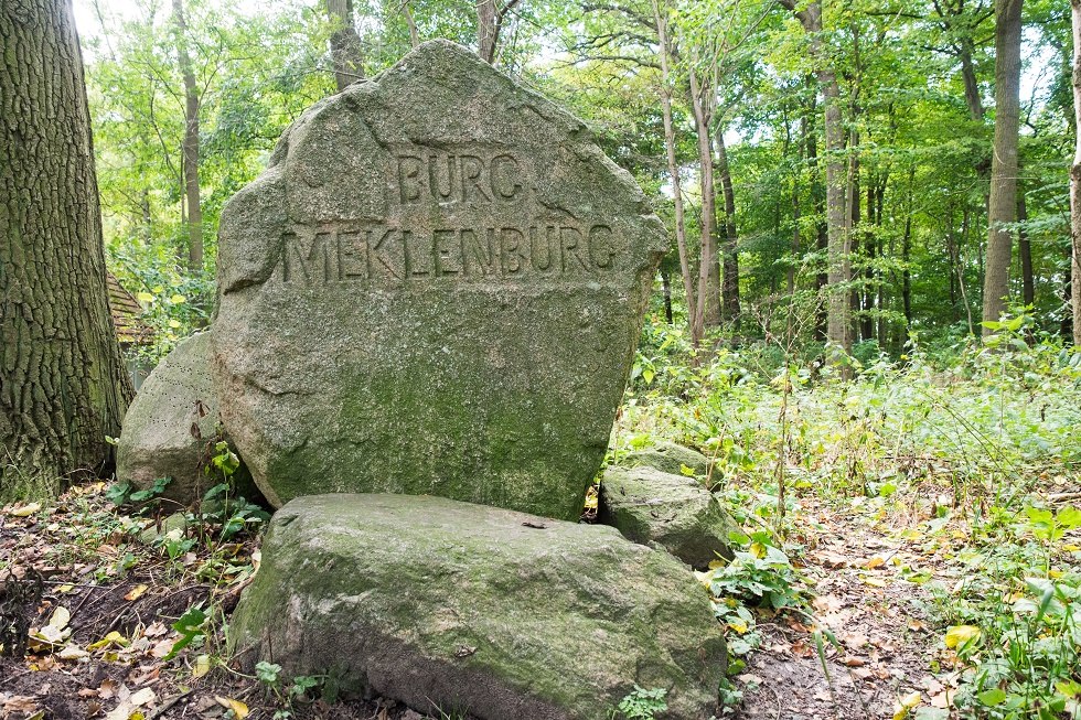 Monument op de kasteelmuur, © Frank Burger