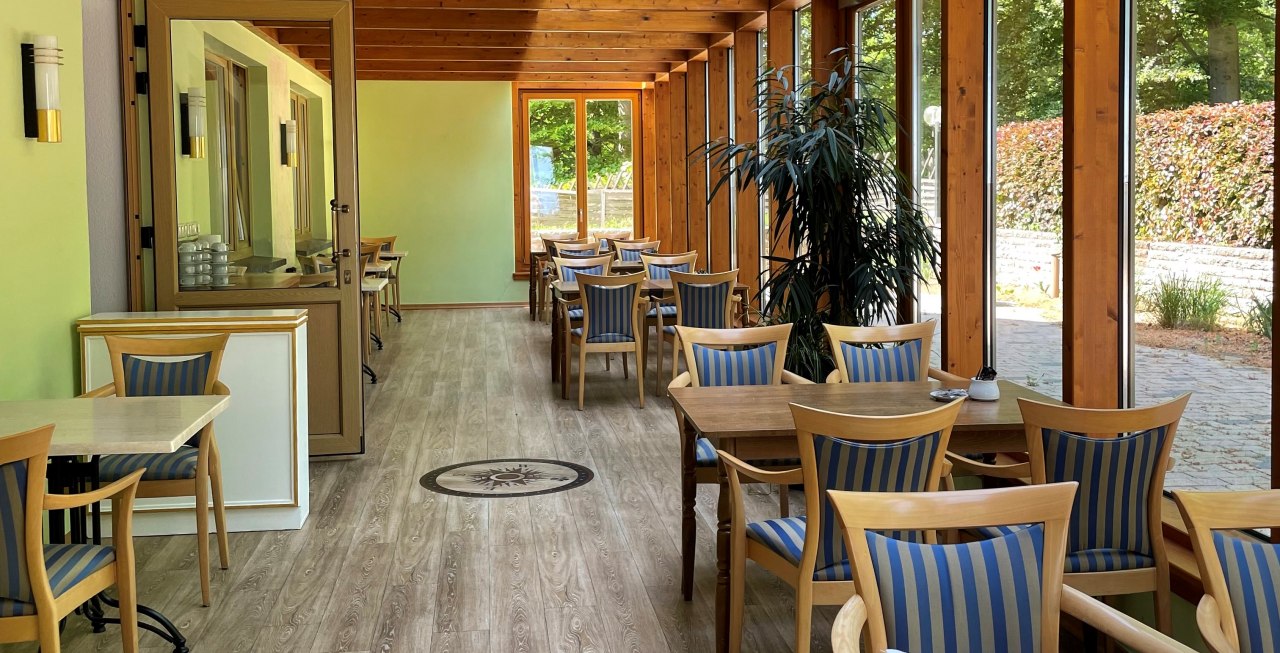Restaurant with winter garden // &copy; Hudewald