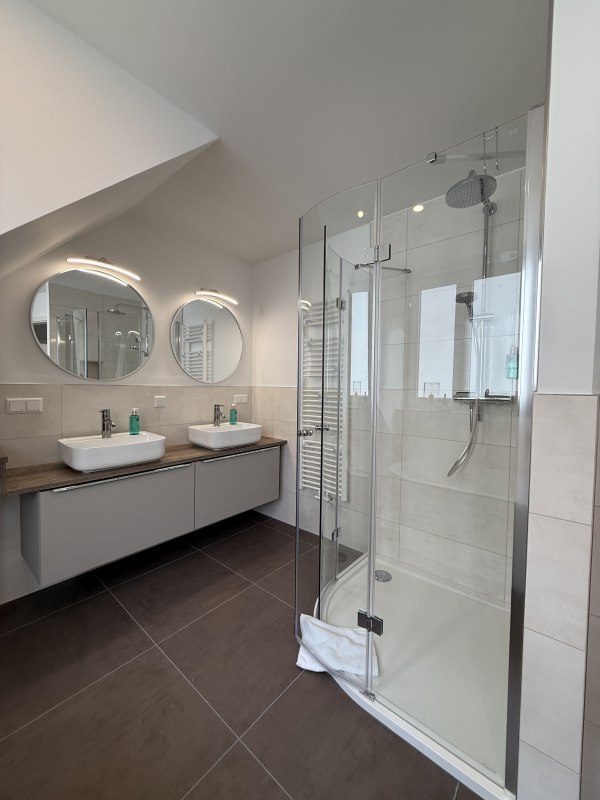 spacious bathroom // © dieWOHN gmbh spacious bathroom // © dieWOHN gmbh