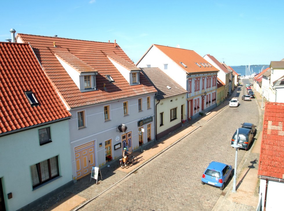 It is only a few steps from the Ackerb&uuml;rgerei to Lassan's harbor // &copy; Michael Kirsten