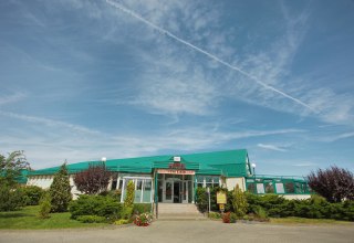 Ingang hotel // &copy; @EHRINGHAUS