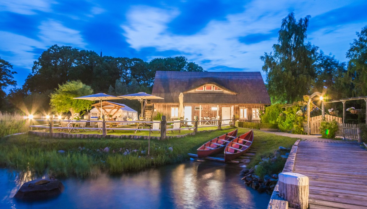 Natuurlijke haven Krummin in het avondlicht, &copy; Naturhafen-Krummin GmbH
