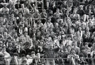 Soccer fans in the stadium // &copy; BARCH/ Stasi-Unterlagen-Archiv