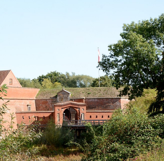 Festungstor der Festung D&ouml;mitz vom Elbdeich gesehen // &copy; Tourismusverband Mecklenburg-Schwerin