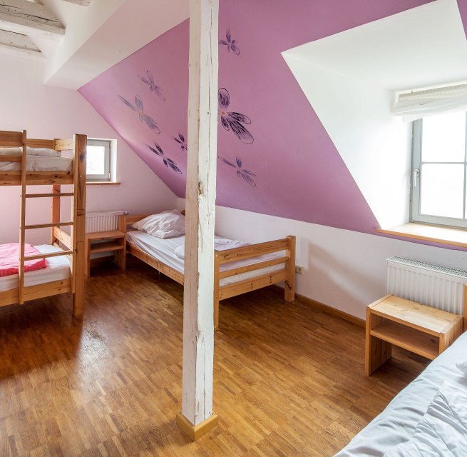 Er zijn 34 bedden verdeeld over 5 kamers in het clubhuis // &copy; Henning Angerer