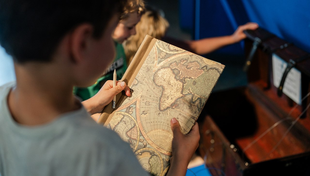 Special exhibition Pirate treasure map (c) Schifffahrtsmuseum Rostock Birgit Doering, &copy; Schifffahrtsmuseum Rostock Birgit Doering